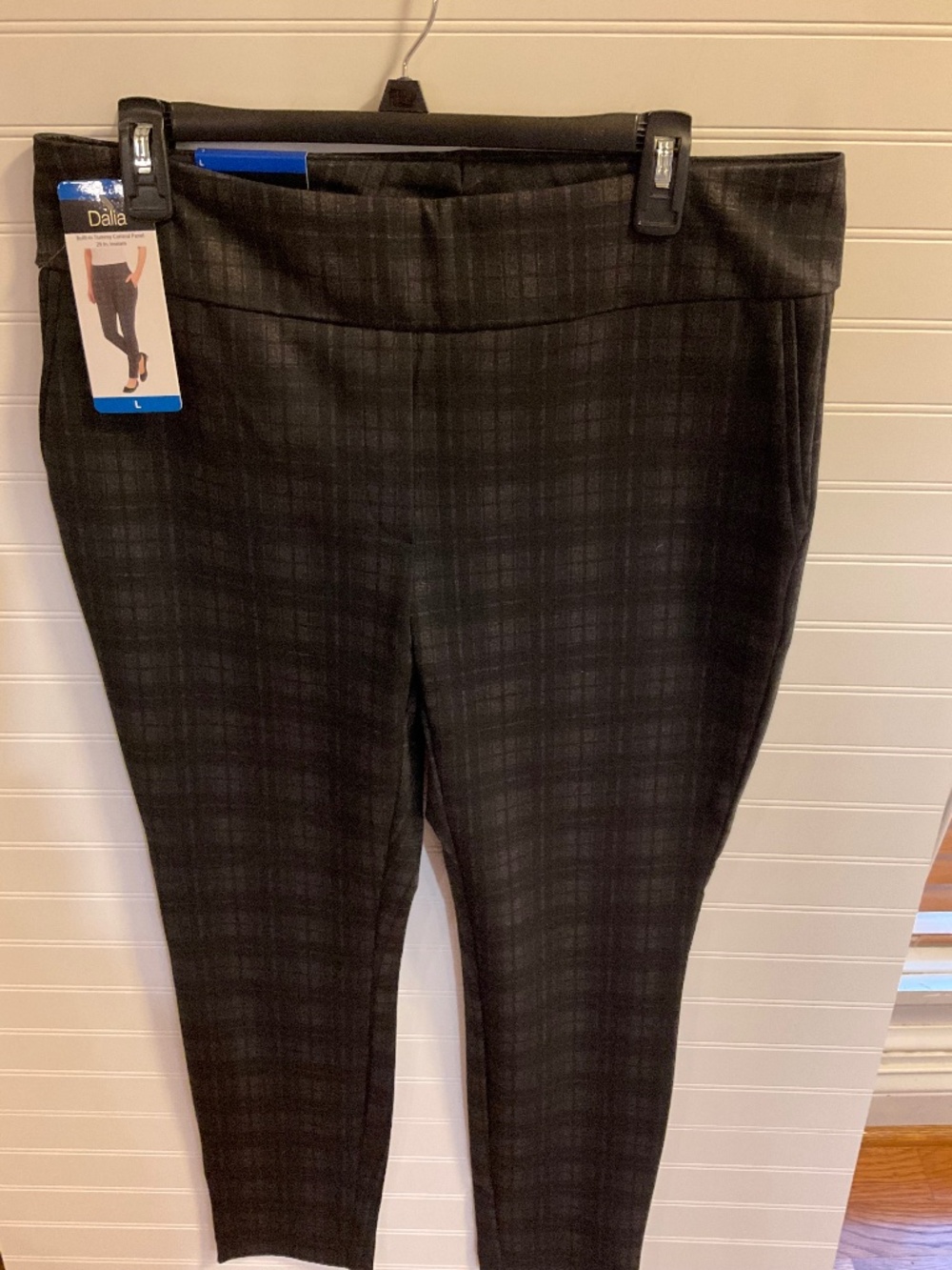 Dalia Black Plaid Pull-On Pants Tummy Control 29” Inseam Size:  L. NWT
